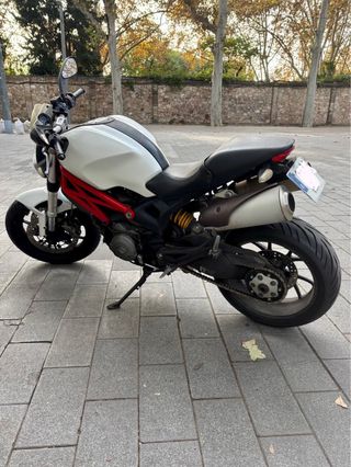 Ducati Monster 796
