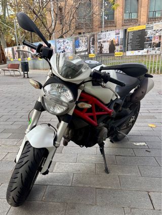 Ducati Monster 796