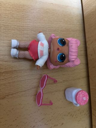 Muñeca LOL Surprise con accesorios pelo rosa