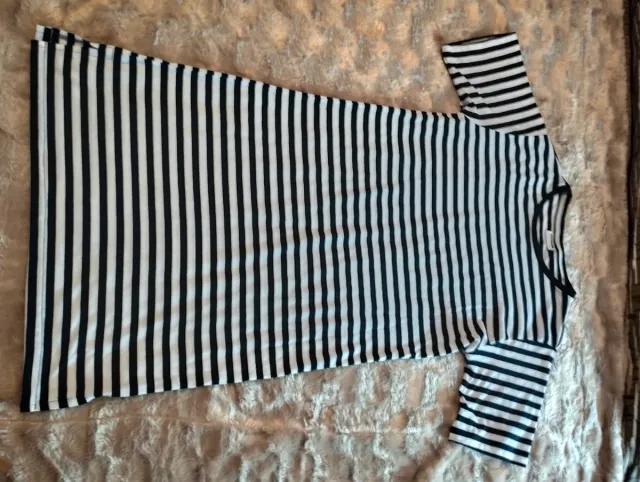 Vestido de rayas blanco y negro