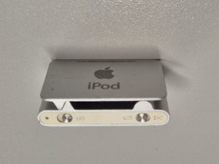 iPod Shuffle 2a Gen (1GB) - Con Caja y Accesorios