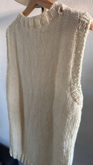 Chaleco de punto hueso tejido a mano color hueso