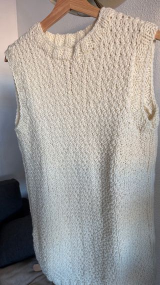 Chaleco de punto hueso tejido a mano color hueso
