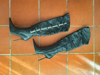 Stivali alti neri con cristalli