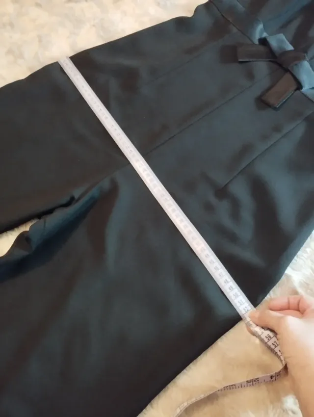 Mono largo elegante negro con lazo