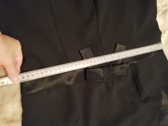 Mono largo elegante negro con lazo