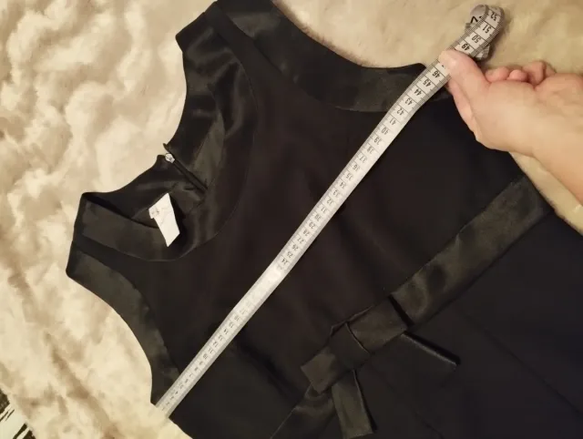 Mono largo elegante negro con lazo