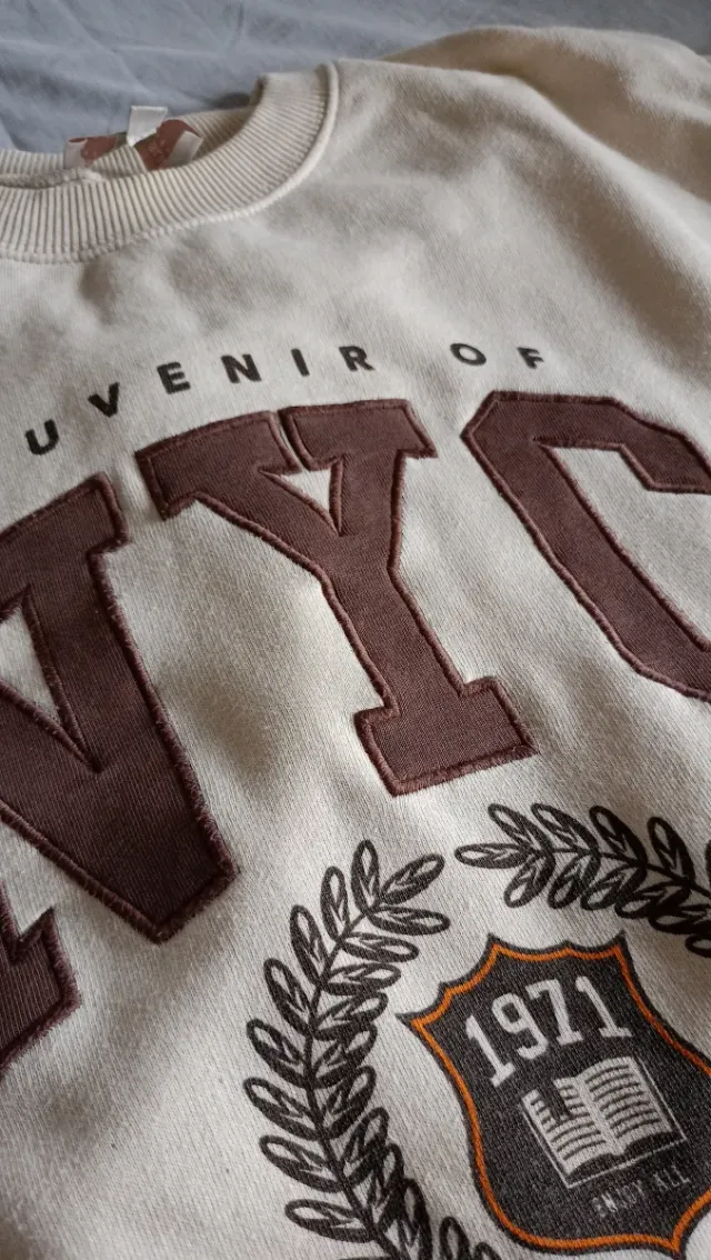 Sudadera NYC Pull and Bear Beige Talla M