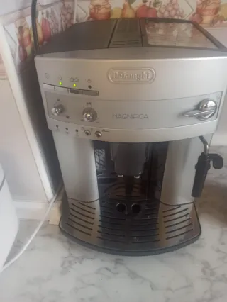 Cafetera super automatica DeLonghi De'Longhi