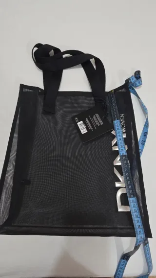Bolsa DKNY Malla Negra con Logo Plateado