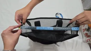 Bolsa DKNY Malla Negra con Logo Plateado