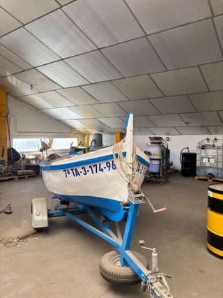 Barca de pesca Gusi con remolque