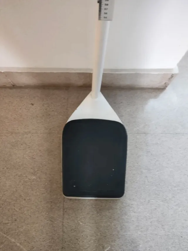 Báscula antigua con altímetro