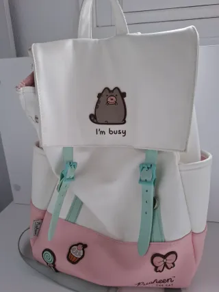 Mochila Pusheen Blanca y Rosa.