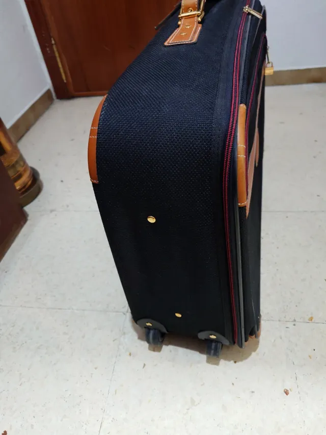 Maleta Salvador Bachiller Negra y Marrón