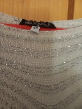 Blusa plateada con pedrería