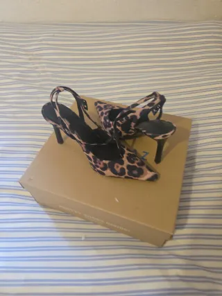 Zapatos de tacón con estampado de leopardo
