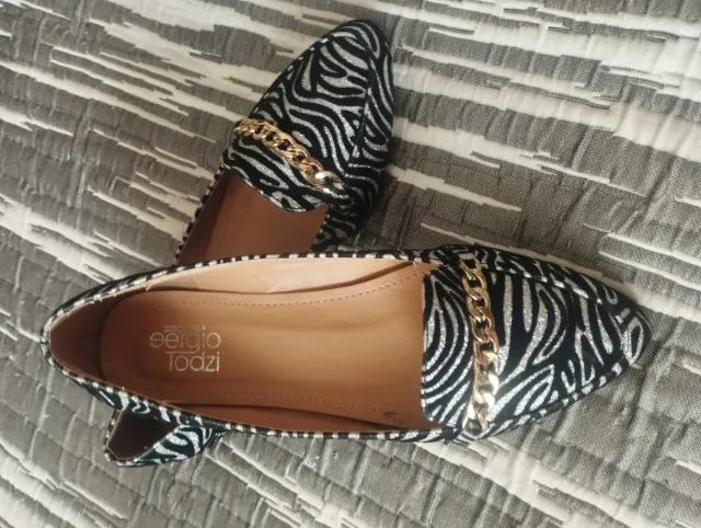 Manoletinas estampado animal Sergio Todzi