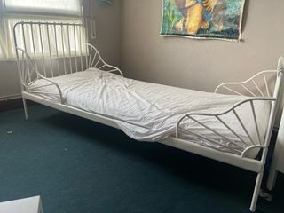 Cama infantil IKEA blanca + somier + colchón