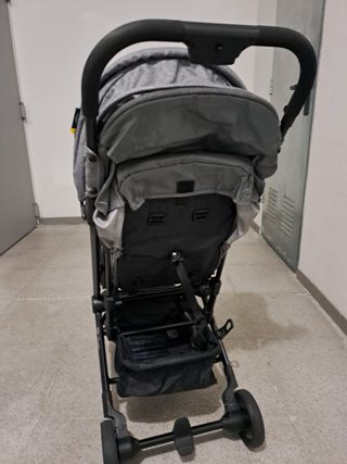 Carrito de bebé gris
