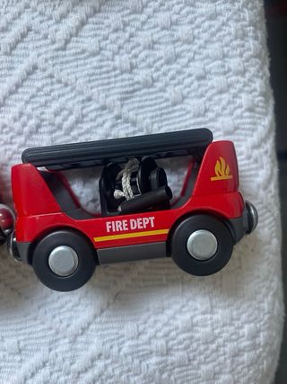 Tren de juguete y avión madera