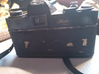 Cámara Exakta con objetivo Tamron 28-70mm