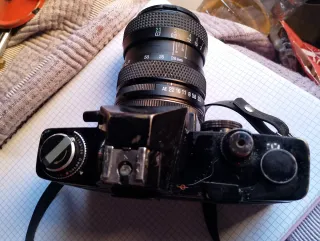 Cámara Exakta con objetivo Tamron 28-70mm