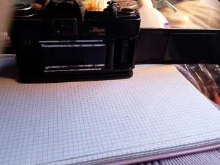 Cámara Exakta con objetivo Tamron 28-70mm