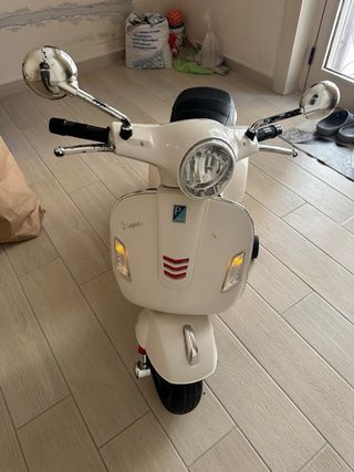 Vespa GTS elettrica 12V per bambini