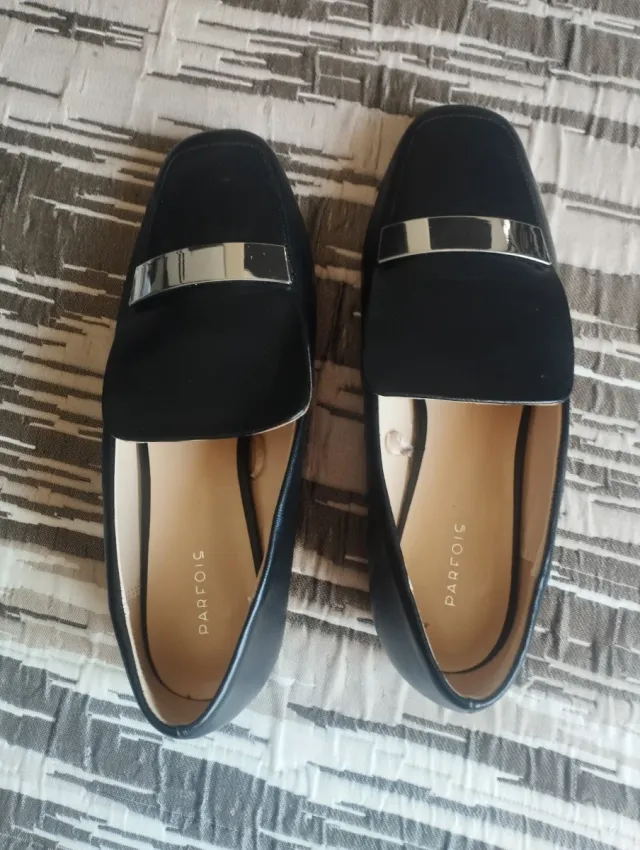Mocasines negros Parfois con detalle metálico