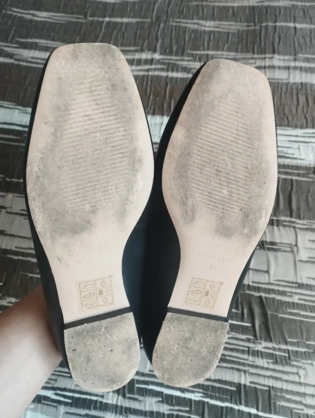 Mocasines negros Parfois con detalle metálico