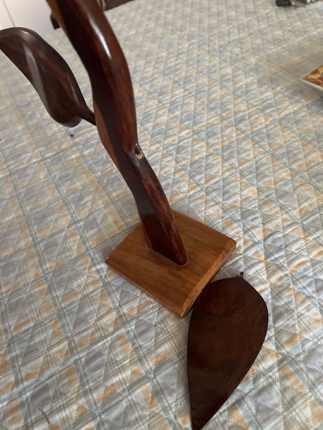 Escultura de madera tropical flor