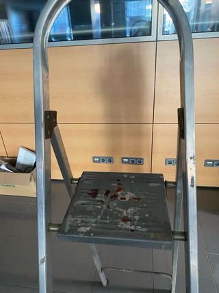 Escalera aluminio 4 peldaños plegable