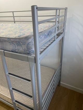 Litera metálica gris con 2 colchones