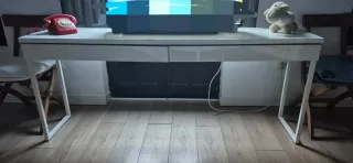 Mesa consola blanca para trabajo o Mesa TV