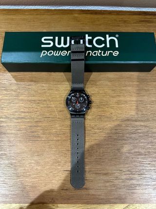 Reloj Swatch Negro y Gris Correa Textil