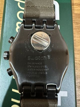 Reloj Swatch Negro y Gris Correa Textil