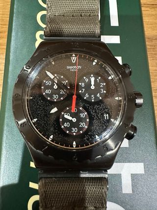 Reloj Swatch Negro y Gris Correa Textil
