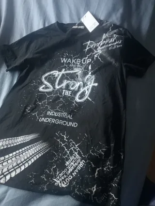 Camiseta Negra Estampada