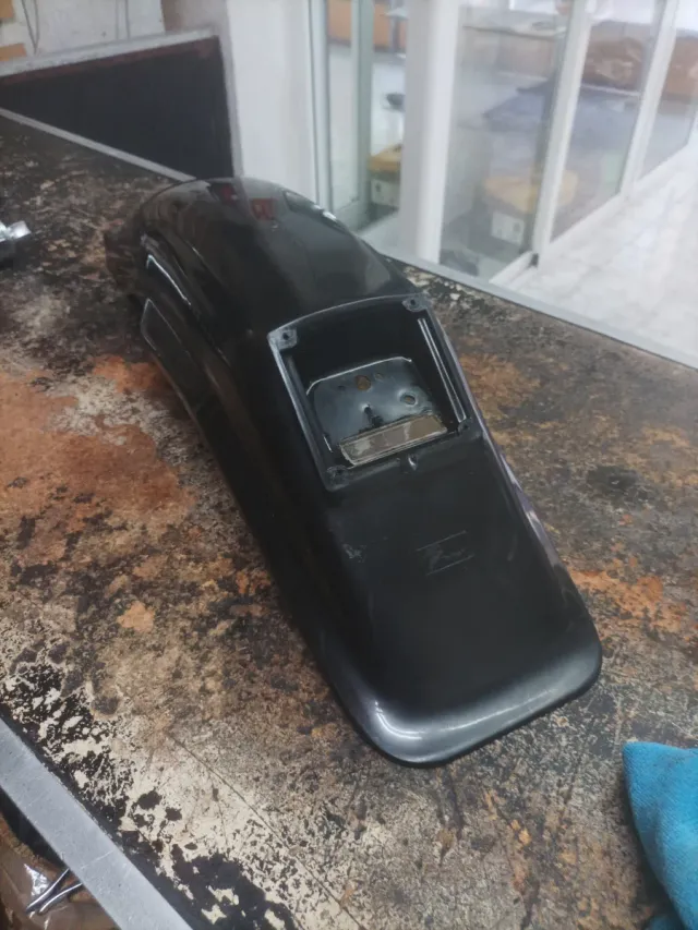 Guardabarros trasero Polo Sport negro