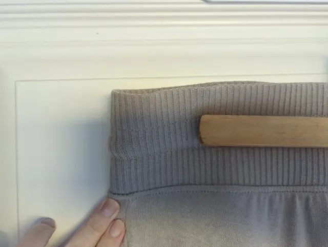 Pantalón NUEVO punto, color piedra, talla 42-44