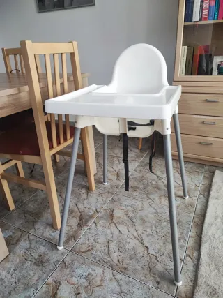 Trona de bebé blanca