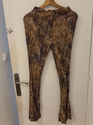 Pantalón y top Pull and Bear estampados marrones