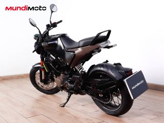 HUSQVARNA SVARTPILEN 125 ABS