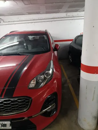 Plaza de garaje/parking para coche grande