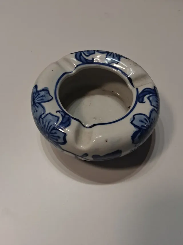 Posacenere in ceramica dipinto a mano