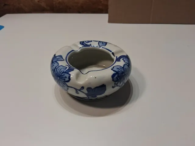 Posacenere in ceramica dipinto a mano
