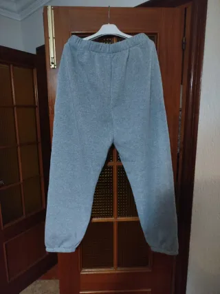 Pantalones grises de chándal