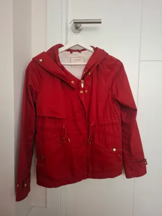 Gabardina Zara Roja