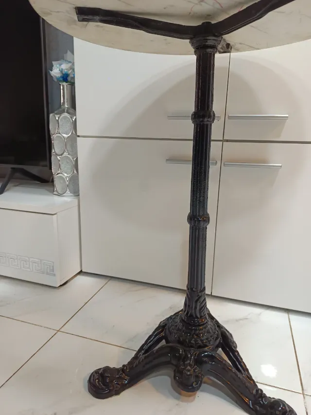 Mesa Cafetería Antigua Mármol y Hierro